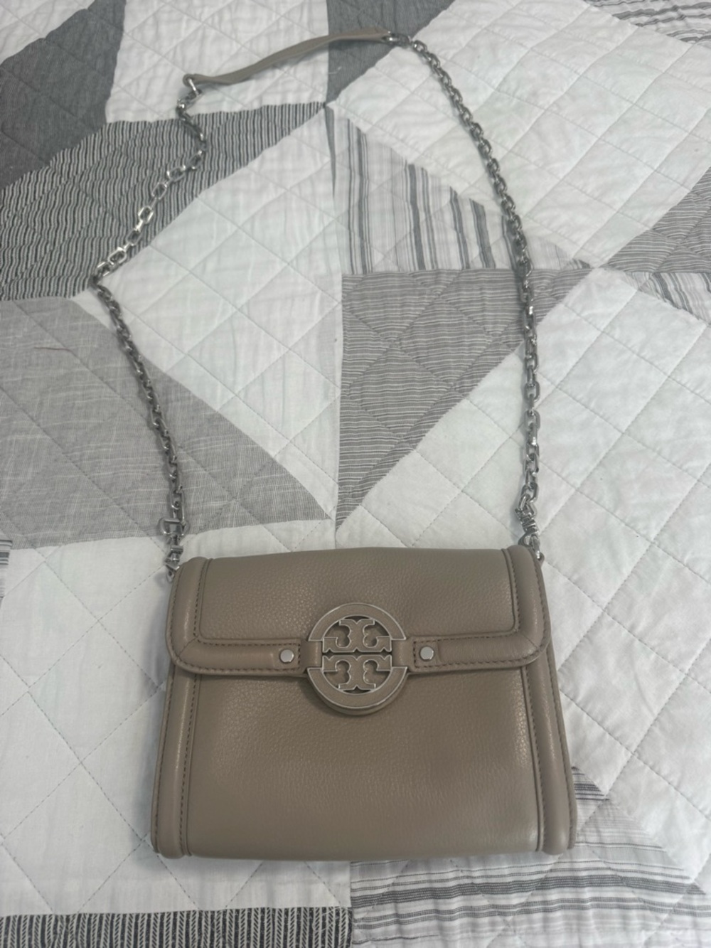 Tory Burch French Gray Pebbled Leather Chain Crossbody with Silver Logo
